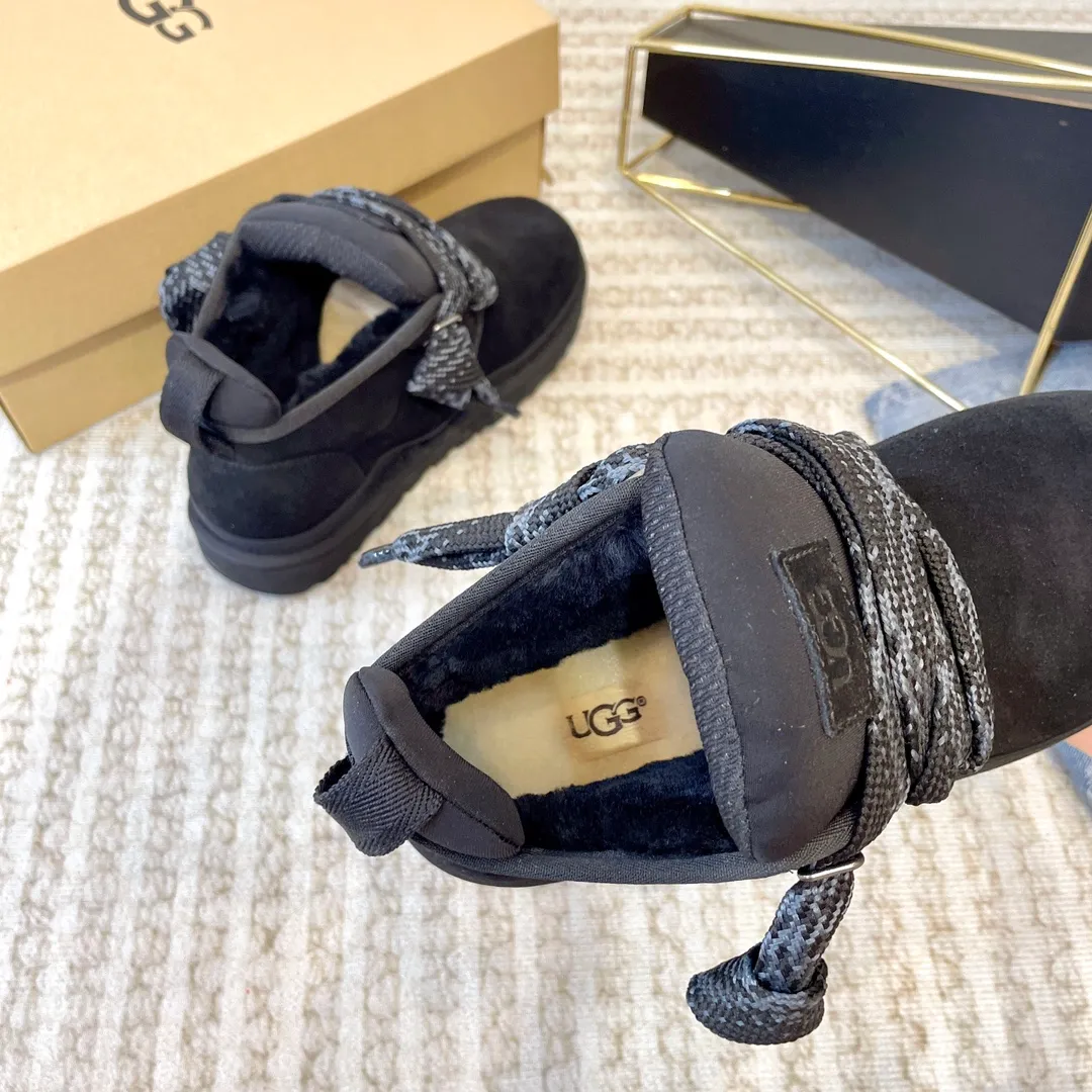 【UGG】 P: 560💰 Men's size 40 to 44 2025 new style 𝑼𝑮𝑮•Men's ◾️. Winter snow boots and fur shoes, the matching coefficient is also 100% 💥 Very good-looking ✨ Full of fashion sense, wearing it makes you look more attractive📈 1⃣️ Upper: High-quality cow suede 2⃣️Inner lining: Integrated sheepskin imported from Australia🐑The lining is made of Australian lamb wool 3️⃣Outsole: Wear-resistant, lightweight, foamed and non-slip outsole